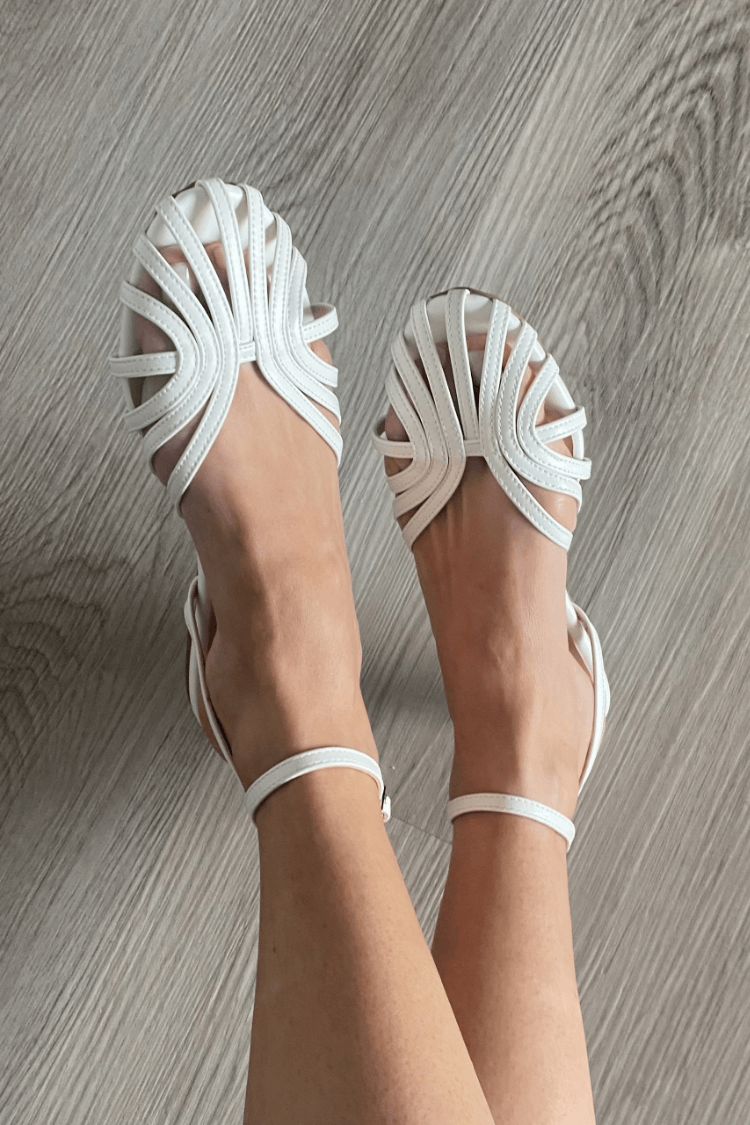 SOLE | Sandales plates tressées élégantes pour un look sophistiqué