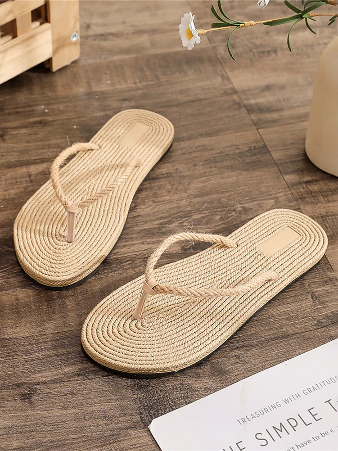 Tongs en paille élégantes