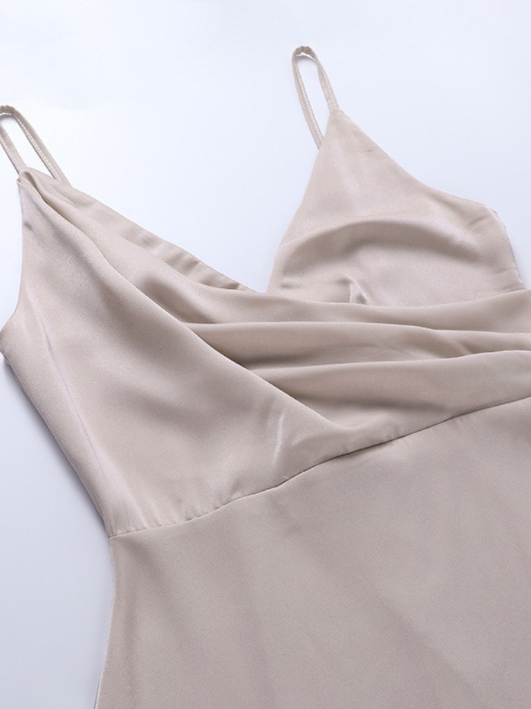 Valentina™ | Robe en Satin avec Décolleté Cascade
