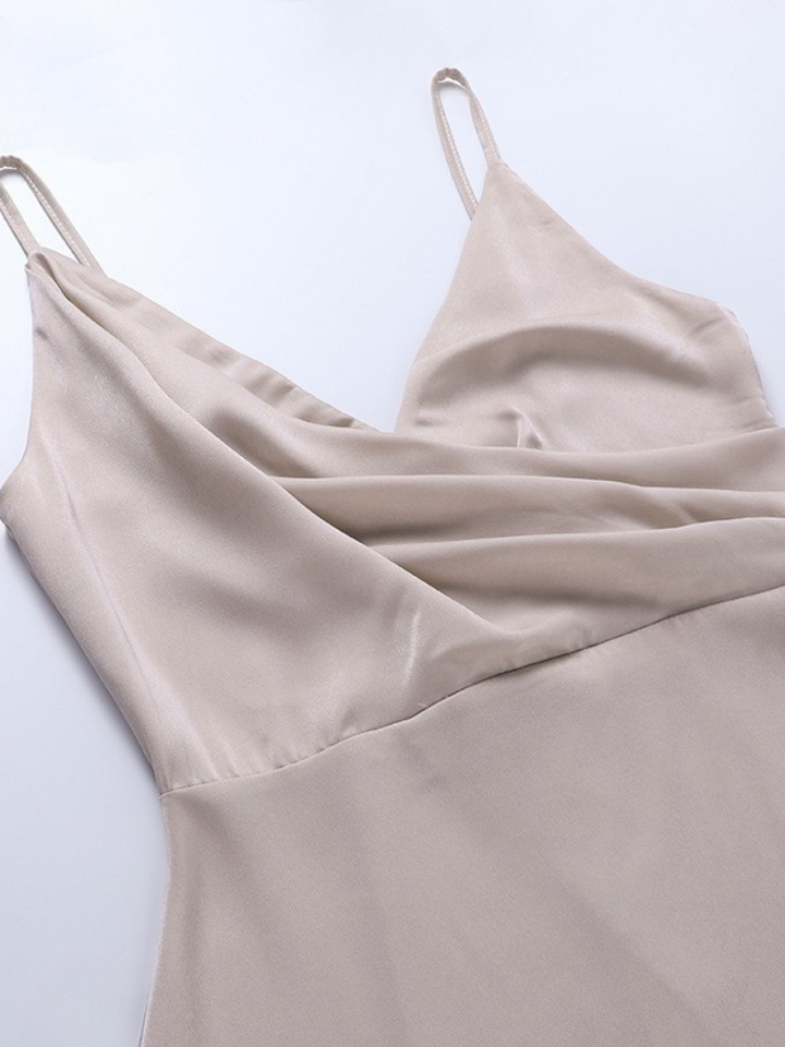 Valentina™ | Robe en Satin avec Décolleté Cascade